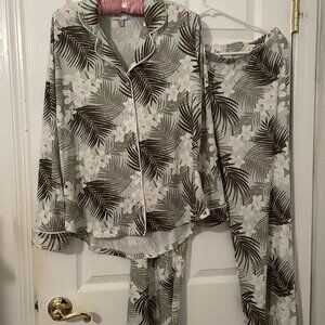 NEW NORDSTROM RACK  WOMEN'S PAJAMA SET, SIZE S, LIGHT GREEN FLORAL PATTERN